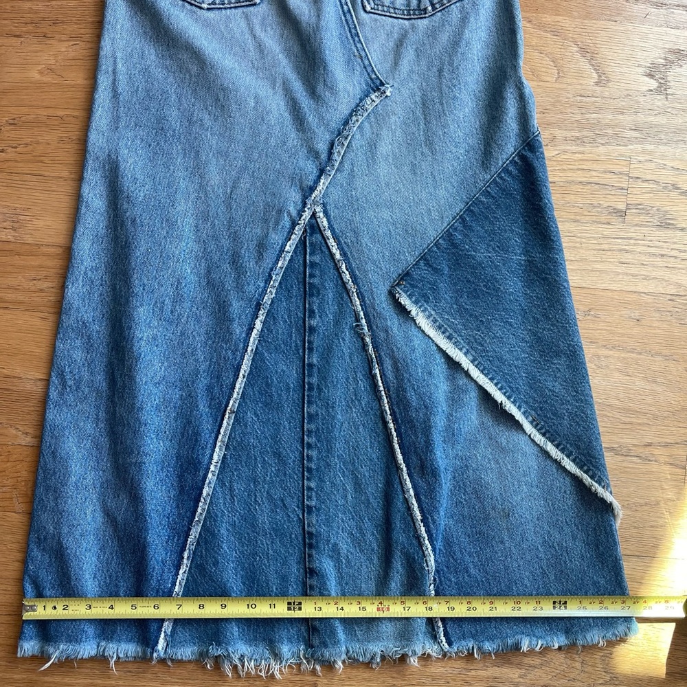 Levi’s denim maxi skirt, red tag. Designed by Canadian designer Preloved. - Picture 5 of 10